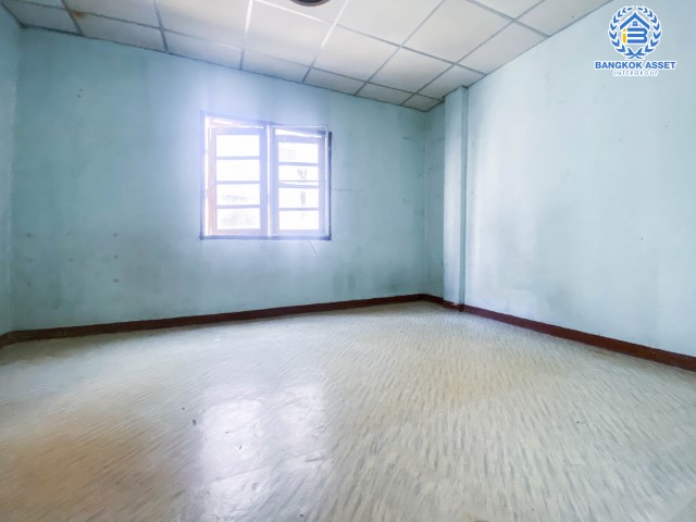 *****ทาวน์โฮมมือสองสมุทรสาคร  หมู่บ้าน พงษ์ศิริชัย2 เพชรเกษม เนื้อที่ 17 ตร.ว. ฟังก์ชัน 4 ห้องนอน 3 ห้องน้ำ สามารถจอดรถได้ 1 คัน ทำเลดี โครงการติดถนนเพชรเกษม เชื่อมต่อหลายเส้นทาง ใกล้รถไฟฟ้าสายสีน้ำเงิน "สถานีหลักสอง" จองเลย!